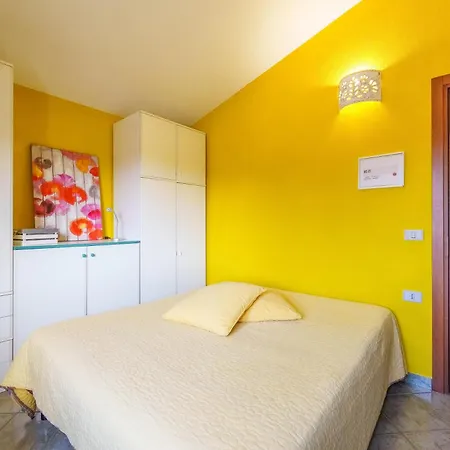 Semesterbostad Casa Baia Vignola