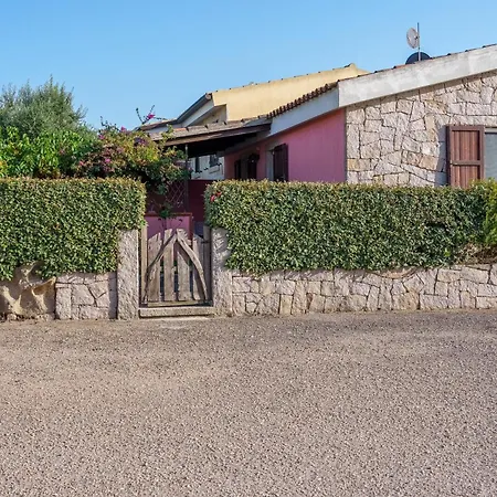 Casa Baia Vignola بيت للعطل